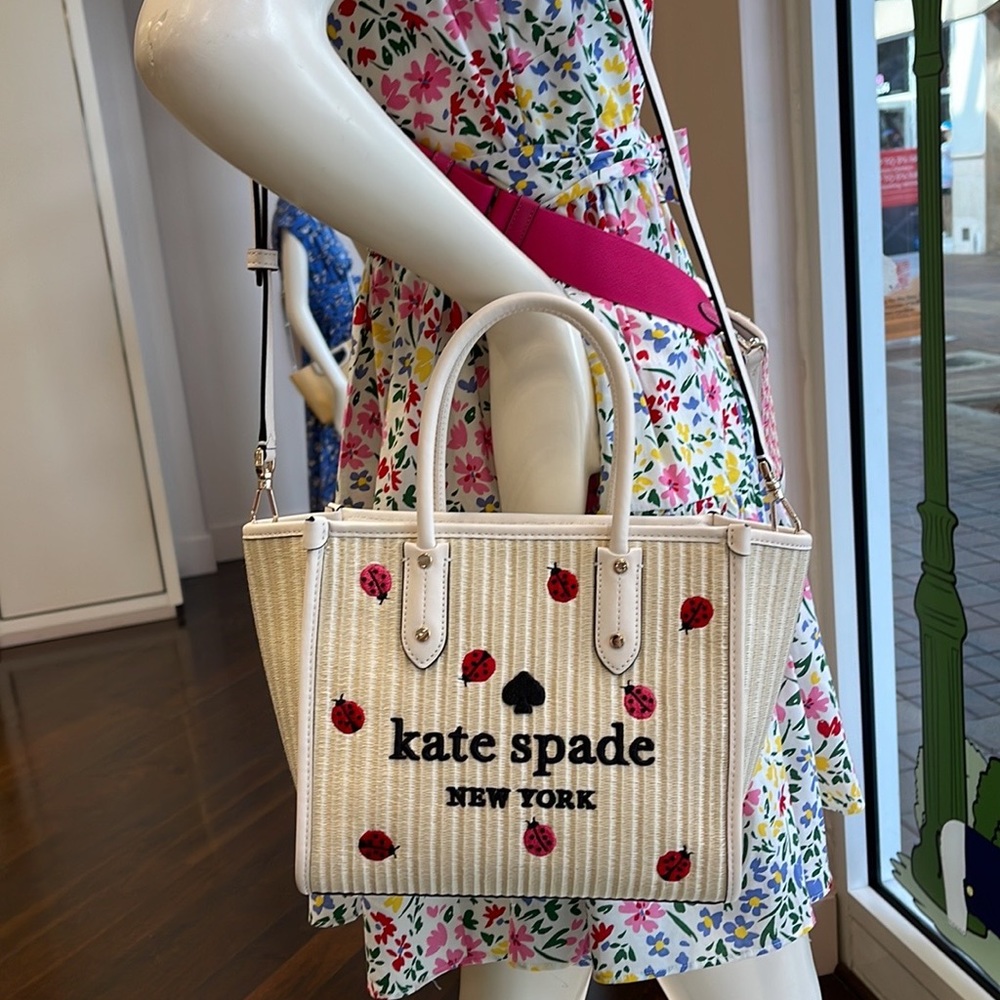 Kate Spade Ella Small Ladybug Tote Bag
COLOR:
Natural Multi
NWT - Picture 1 of 16